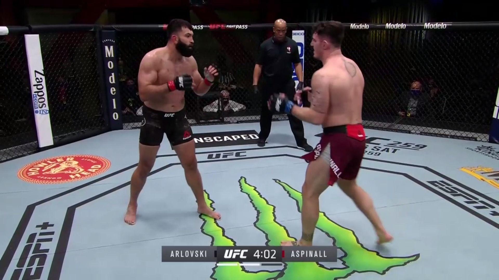 Tom Aspinall secures the rear naked choke UFC Fight Night: Blaydes vs Lewis UFC